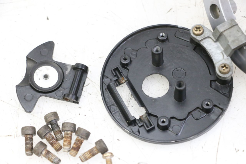 photo de BOUCHON RESERVOIR ESSENCE KAWASAKI ZR7 ZR-7 S 750 (1999 - 2004)