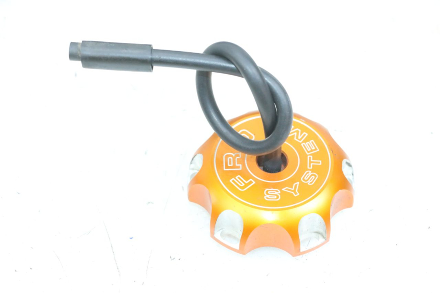 photo de BOUCHON RESERVOIR ESSENCE KAWASAKI KXF KX-F 250 (2017 - 2019) - Vue principale