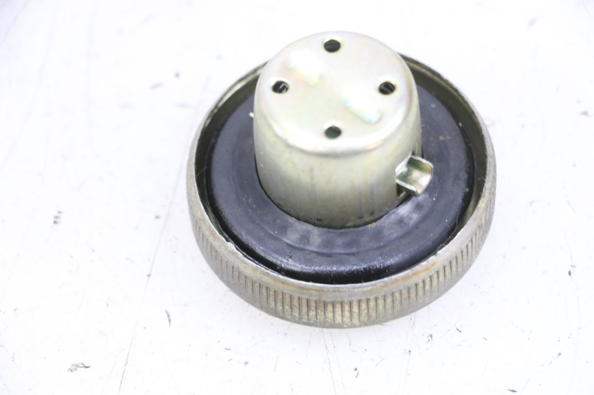 photo de BOUCHON RESERVOIR ESSENCE KYMCO LIKE 125 (2009 - 2016) - Vue principale