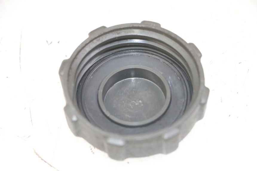 photo de BOUCHON RESERVOIR ESSENCE PIAGGIO MP3 LT 300 (2010 - 2016)