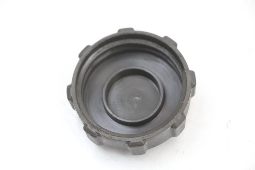 photo de BOUCHON RESERVOIR ESSENCE PIAGGIO MP3 500 (2011 - 2015)