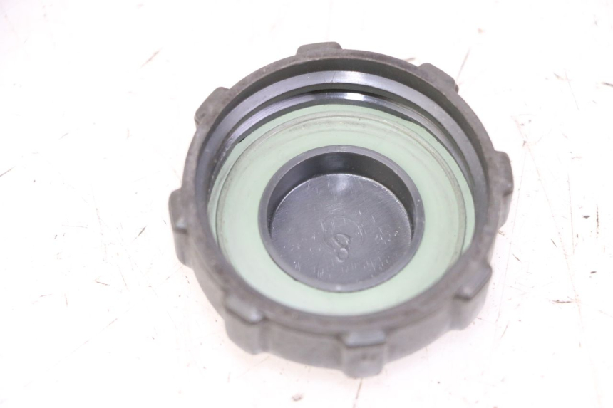 photo de BOUCHON RESERVOIR ESSENCE PIAGGIO MP3 500 (2014 - 2016)