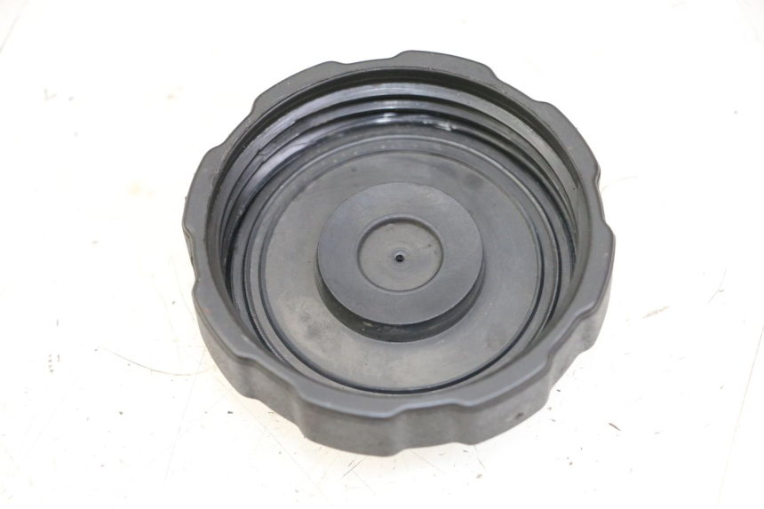 photo de BOUCHON RESERVOIR ESSENCE PEUGEOT SATELIS COMPRESSOR K15 125 (2006 - 2009)