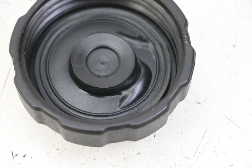 photo de BOUCHON RESERVOIR ESSENCE PEUGEOT TREKKER TKR 50 (2005 - 2014)