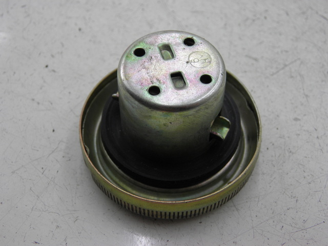 photo de BOUCHON RESERVOIR ESSENCE PEUGEOT TWEET 4T 50 (2010 - 2014)