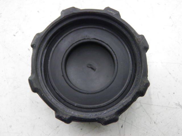 photo de BOUCHON RESERVOIR ESSENCE PIAGGIO FLY 2T 50 (2004 - 2017)