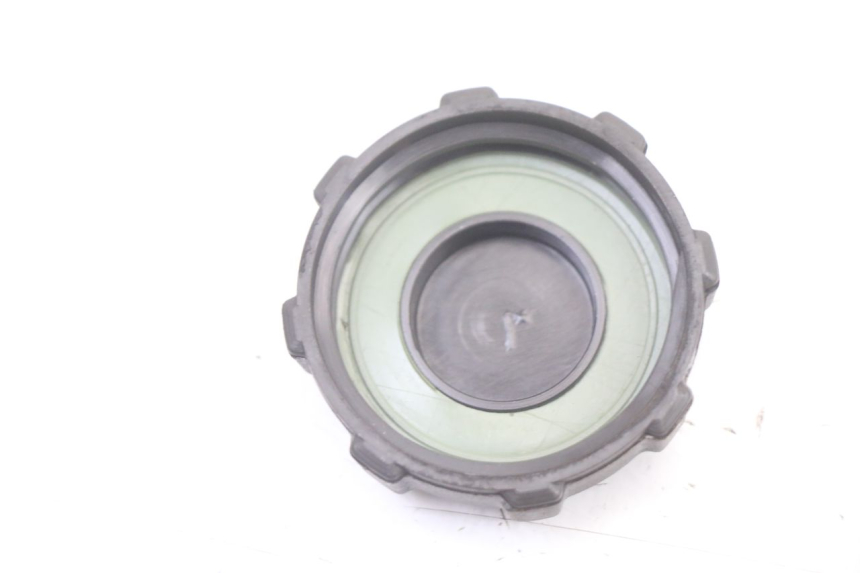 photo de BOUCHON RESERVOIR ESSENCE PIAGGIO MP3 500 (2014 - 2016)
