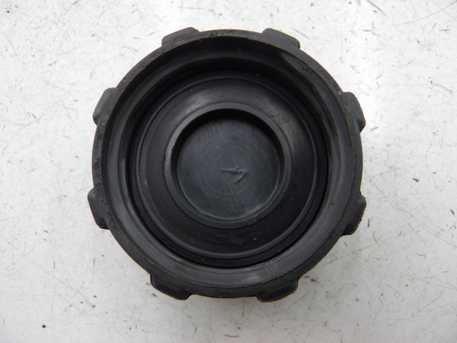 photo de BOUCHON RESERVOIR ESSENCE PIAGGIO X9 EVOLUTION 125 (2003 - 2007)