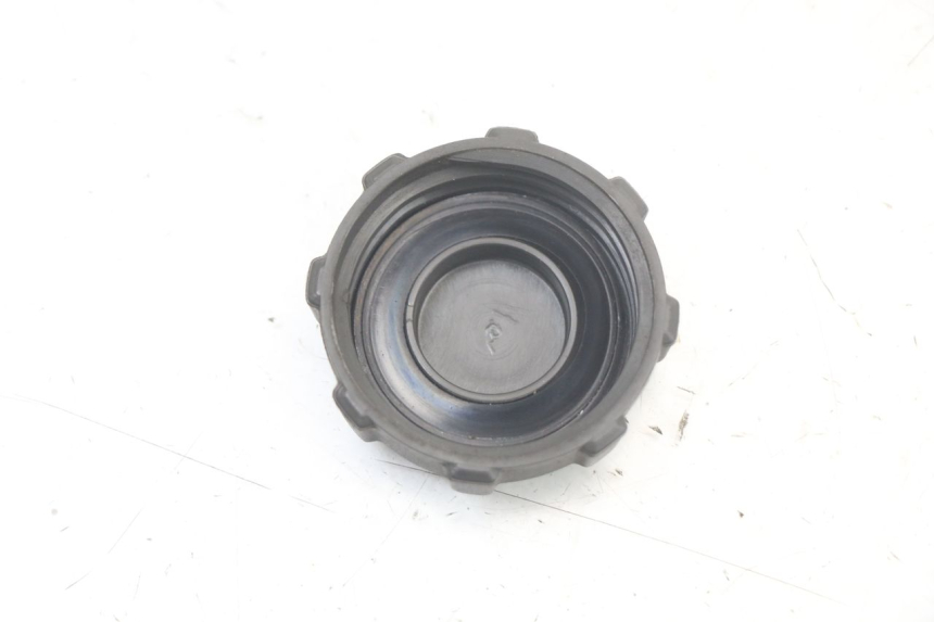 photo de BOUCHON RESERVOIR ESSENCE PIAGGIO XEVO - X EVO 125 (2007 - 2016)