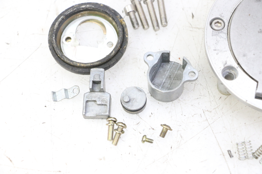 photo de BOUCHON RESERVOIR ESSENCE MAG POWER R-STREET 50 (2016 - 2025)