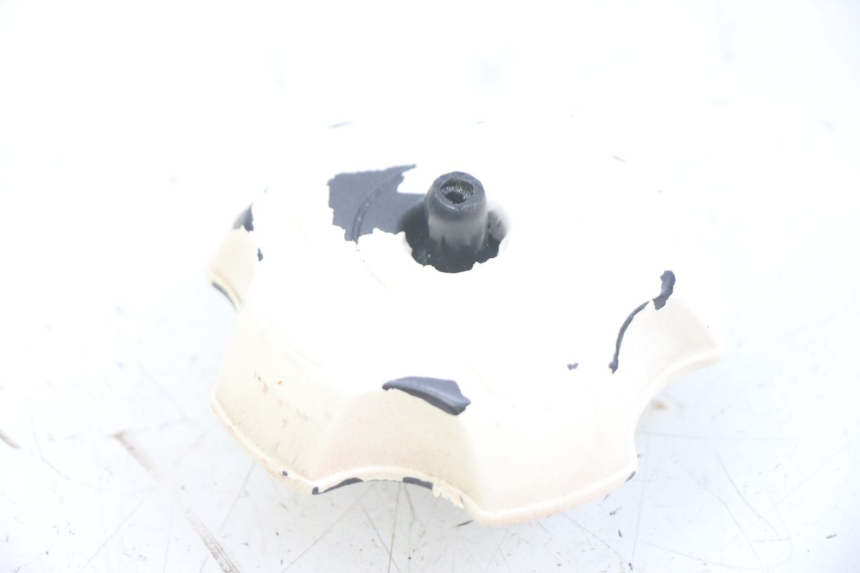 photo de BOUCHON RESERVOIR ESSENCE GILERA RK 50 (1996 - 1999)