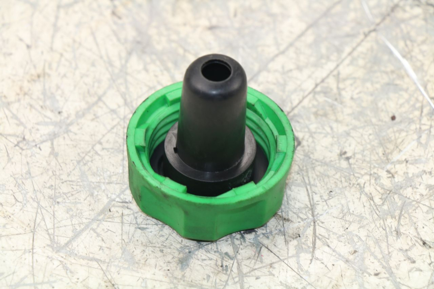 photo de BOUCHON RESERVOIR ESSENCE RIEJU RS SPORT NAKED 50 (2013 - 2018)