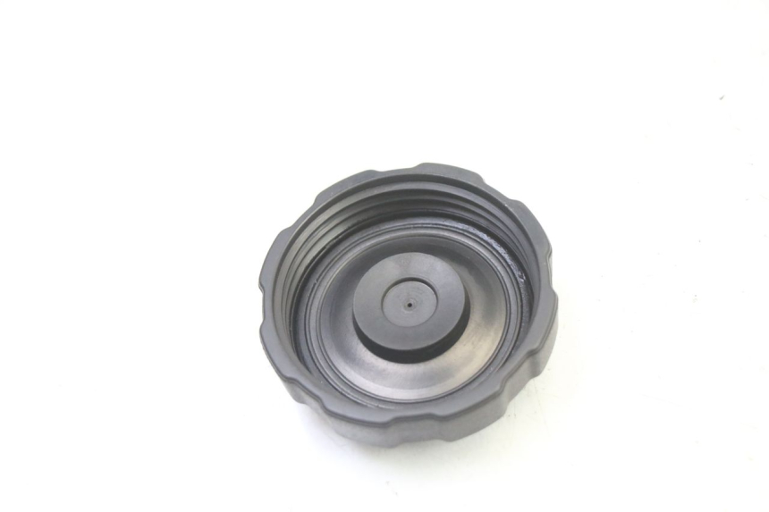 photo de BOUCHON RESERVOIR ESSENCE PEUGEOT SATELIS 250 (2006 - 2012)