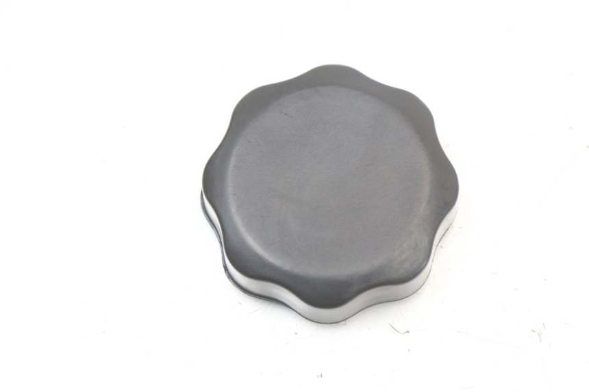 photo de BOUCHON RESERVOIR ESSENCE APRILIA SCARABEO GT 125 (1999 - 2007)