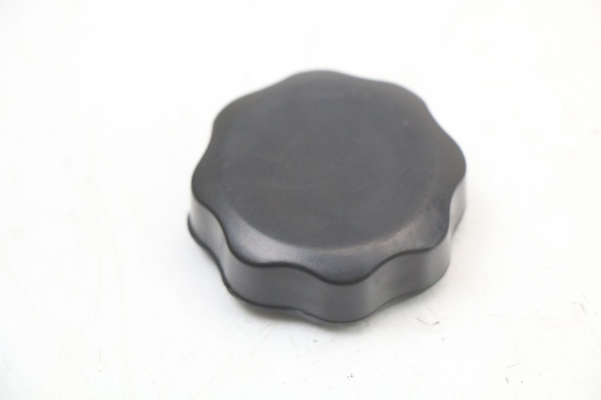 photo de BOUCHON RESERVOIR ESSENCE APRILIA SCARABEO GT 125 (1999 - 2007)