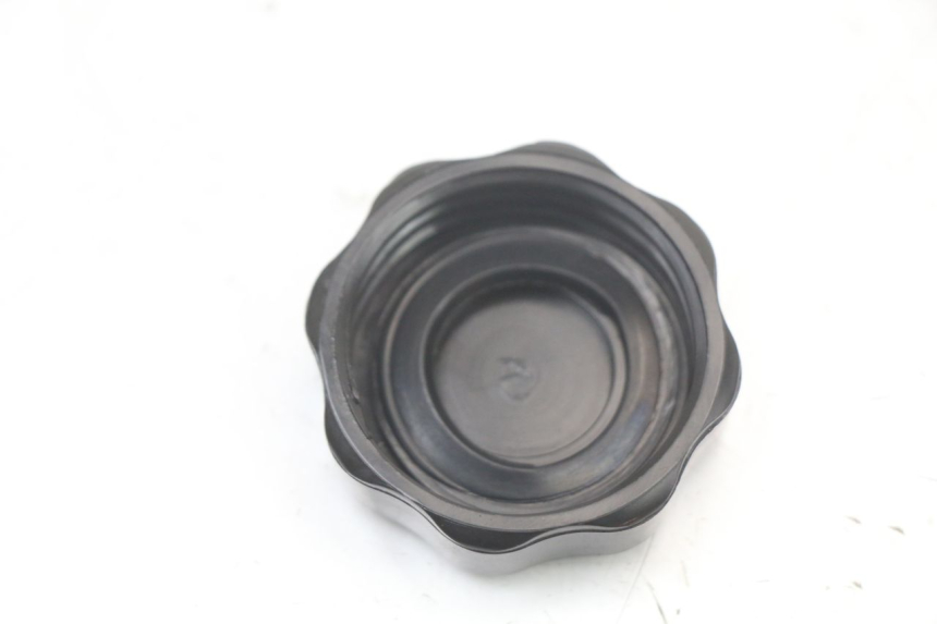 photo de BOUCHON RESERVOIR ESSENCE APRILIA SCARABEO GT 125 (1999 - 2007)