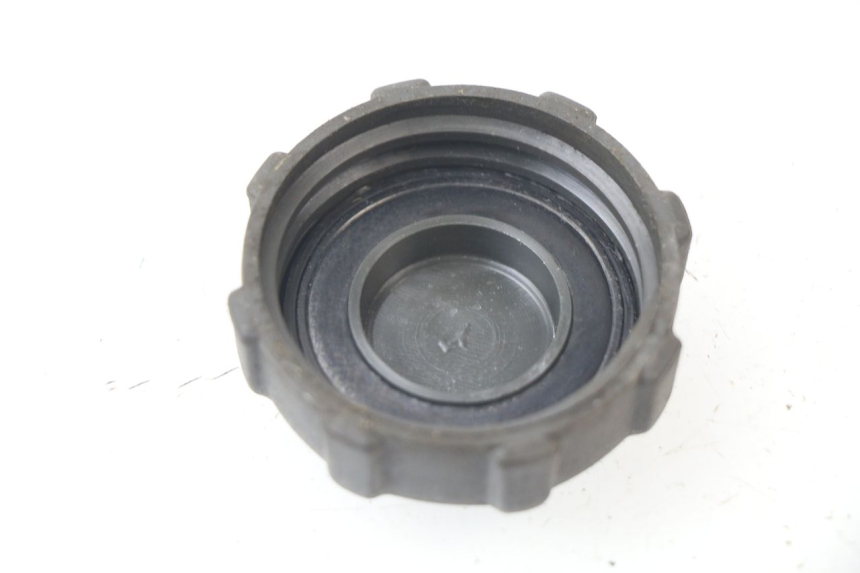 photo de BOUCHON RESERVOIR ESSENCE PIAGGIO SKIPPER 125 (2000 - 2004)