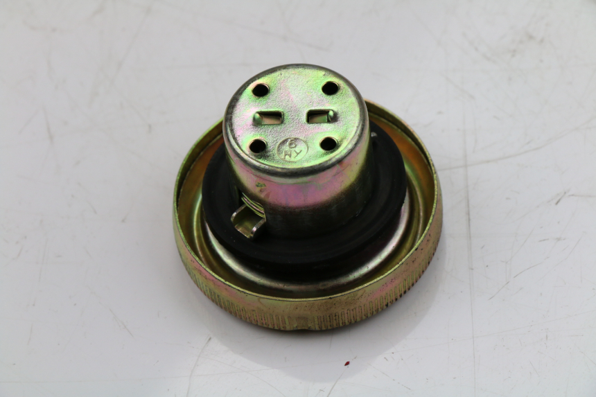 photo de BOUCHON RESERVOIR ESSENCE SYM FIDDLE 2 S 125 (2012 - 2014)