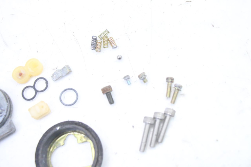 photo de BOUCHON RESERVOIR ESSENCE YAMAHA TDR DELTABOX 125 (1993 - 2003)