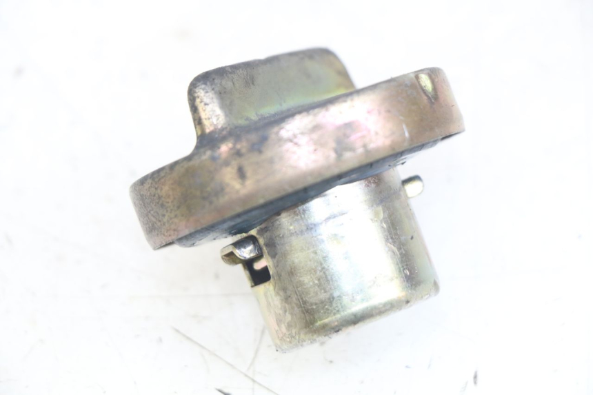 photo de BOUCHON RESERVOIR ESSENCE KYMCO VITALITY 2T 50 (2004 - 2010)