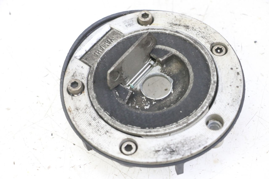 photo de BOUCHON RESERVOIR ESSENCE YAMAHA XJ6 ABS 600 (2008 - 2016)