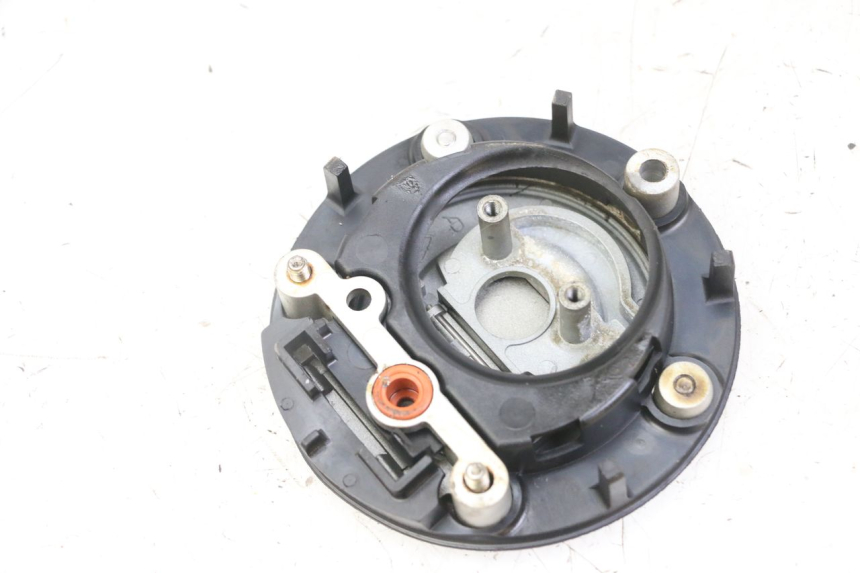 photo de BOUCHON RESERVOIR ESSENCE YAMAHA XJ6 ABS 600 (2008 - 2016)