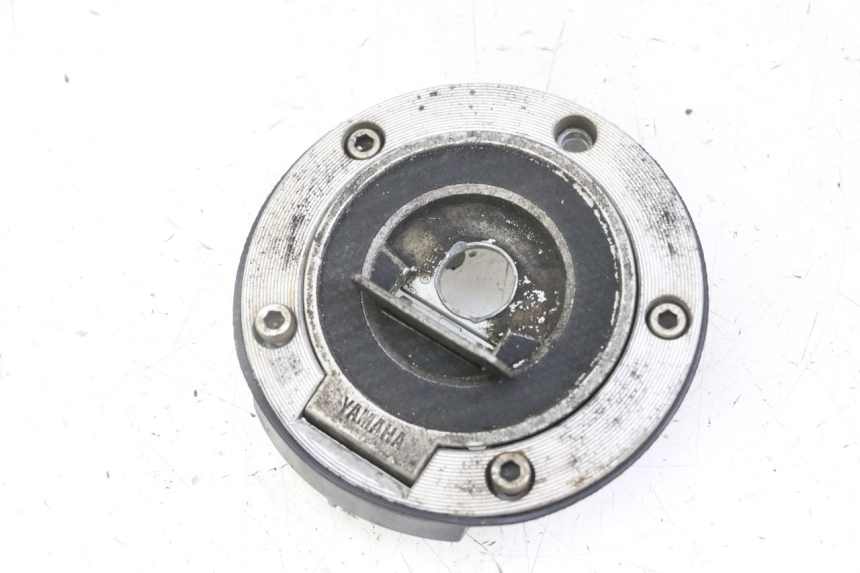 photo de BOUCHON RESERVOIR ESSENCE YAMAHA XJ6 ABS 600 (2008 - 2016)