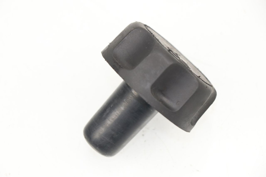 photo de BOUCHON RESERVOIR ESSENCE YAMAHA SLIDER NAKED 50 (2004 - 2018)