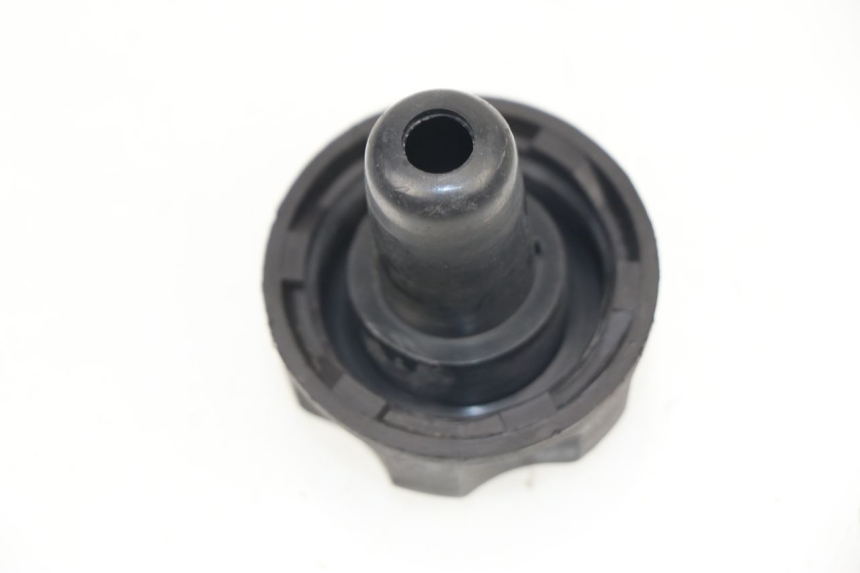 photo de BOUCHON RESERVOIR ESSENCE YAMAHA SLIDER NAKED 50 (2004 - 2018)