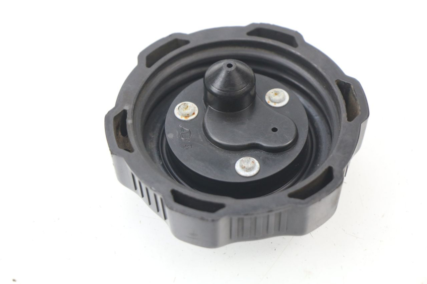 photo de BOUCHON RESERVOIR ESSENCE YAMAHA YZ 125 (1998 - 2005)