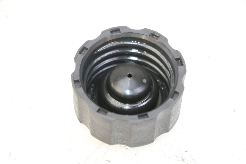 photo de BOUCHON RESERVOIR HUILE PEUGEOT ELYSTAR 50 (2002 - 2014)