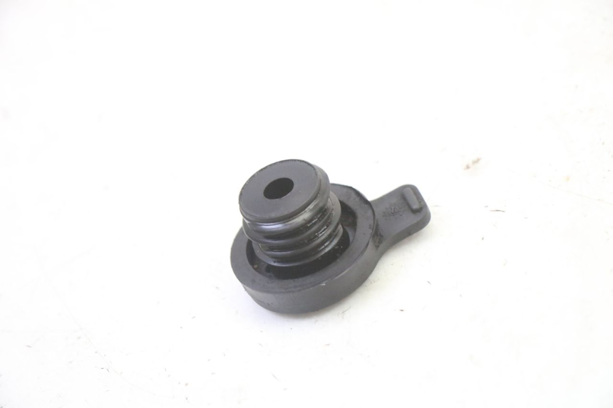 photo de BOUCHON RESERVOIR HUILE APRILIA ETX 125 (1998 - 2002)