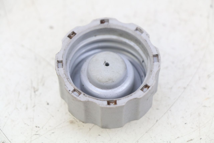 photo de BOUCHON RESERVOIR HUILE HONDA FES PANTHEON 2T 125 (1998 - 2002)