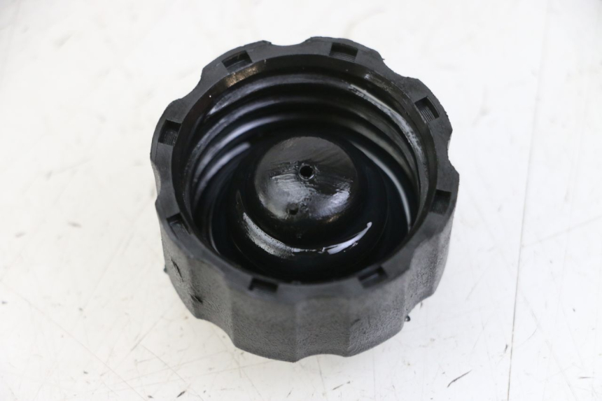 photo de BOUCHON RESERVOIR HUILE PEUGEOT TREKKER TKR 50 (2005 - 2014)