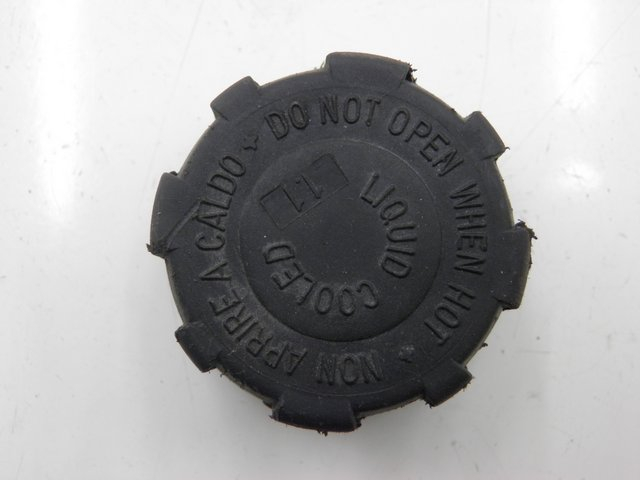 photo de BOUCHON VASE EXPANSION PIAGGIO X9 EVOLUTION 125 (2003 - 2007)