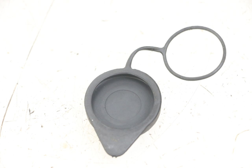 photo de BOUCHON VASE EXPANSION TRIUMPH SPEED TRIPLE T301 900 (1994 - 1996) - Détail de la pièce