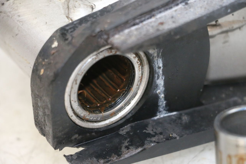 photo de BRAS OSCILLANT SUZUKI GSF N BANDIT 600 (1996 - 1999) - Zoom état d’usage