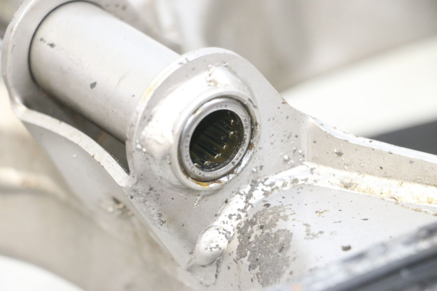 photo de BRAS OSCILLANT SUZUKI GSF N BANDIT 600 (1996 - 1999) - Gros plan technique