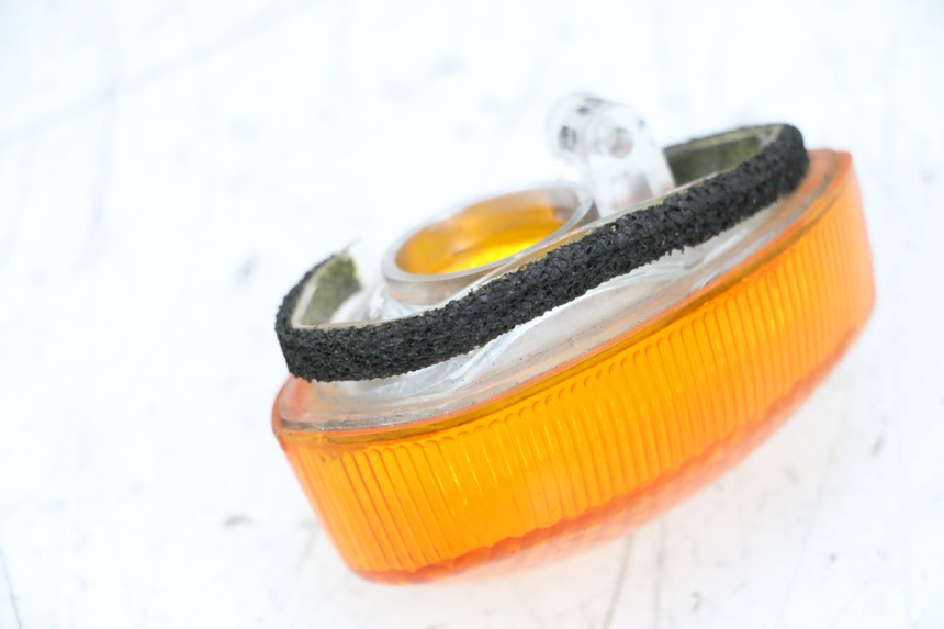 photo de CABOCHON CLIGNOTANT AVANT GAUCHE YAMAHA TDM ABS 900 (2002 - 2014) - Autre angle de vue