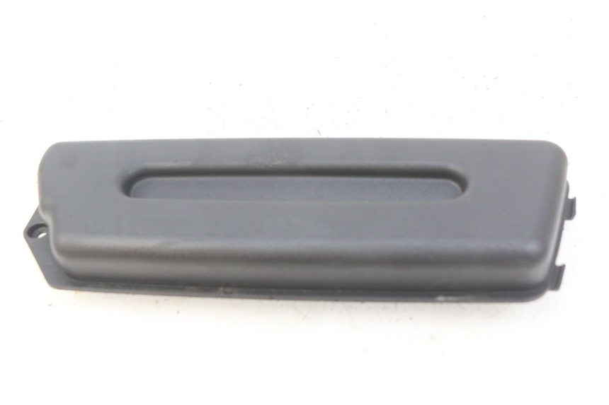 photo de CACHE BATTERIE DERBI BOULEVARD 50 (2009 - 2006) - Autre angle de vue