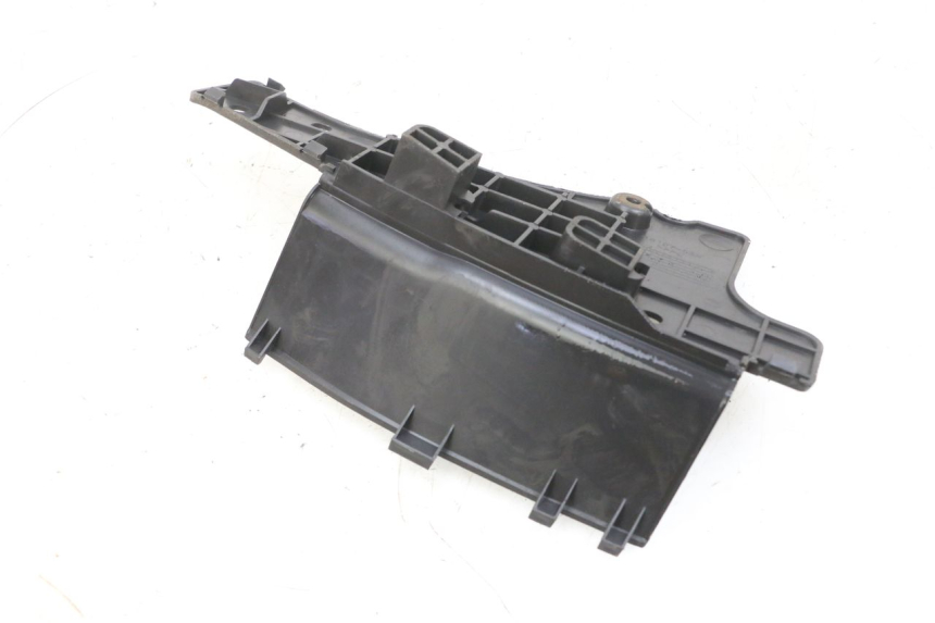 photo de CACHE BATTERIE SUZUKI BURGMAN 125 (2007 - 2014) - Zoom état d’usage