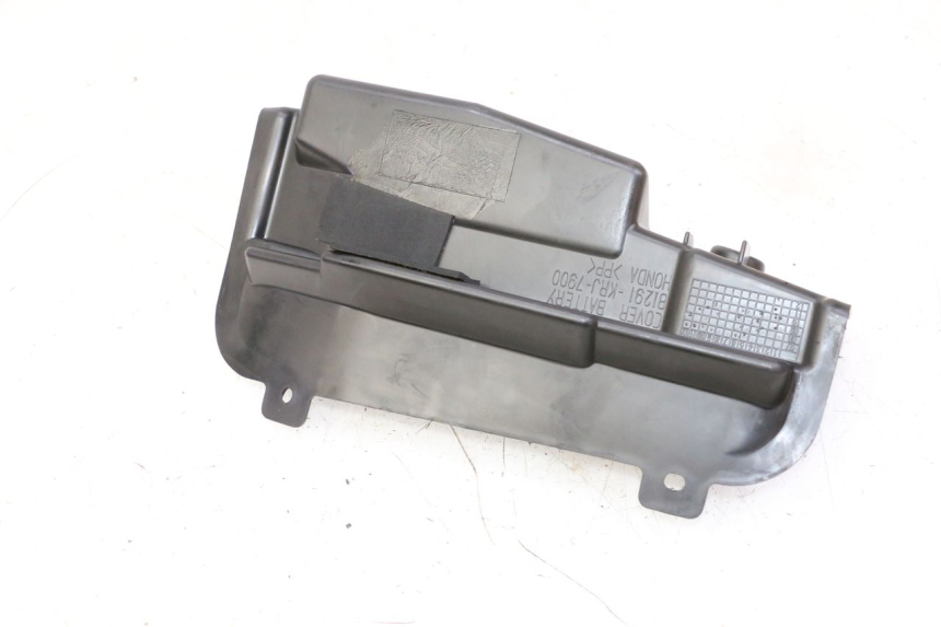 photo de CACHE BATTERIE HONDA FES S-WING SWING ABS 125 (2007 - 2015)
