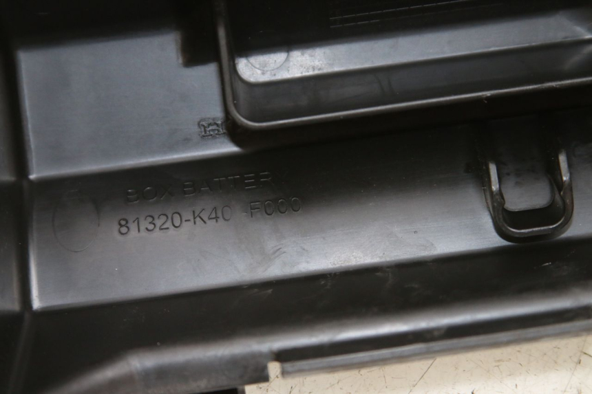 photo de CACHE BATTERIE HONDA FORZA 125 (2015 - 2016)