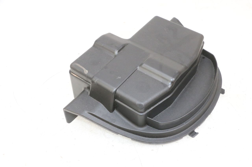 photo de CACHE BATTERIE PIAGGIO MP3 500 (2016 - 2018) - Gros plan technique