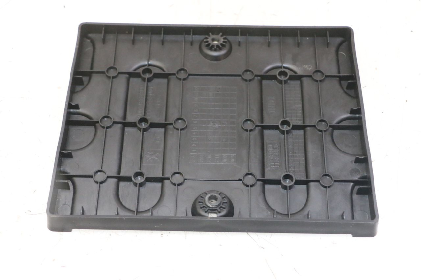 photo de CACHE BATTERIE PEUGEOT VIVACITY 125 (2010 - 2017)