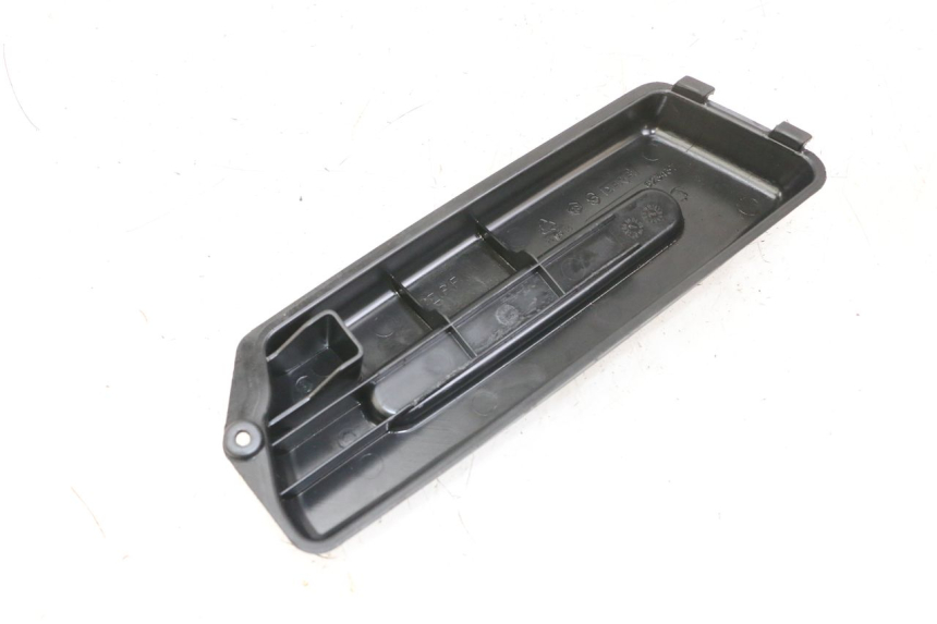 photo de CACHE BATTERIE PIAGGIO FLY 2T 50 (2004 - 2017)