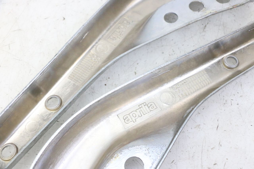 photo de CACHE CHASSIS LATERAL APRILIA CLASSIC 125 (1995 - 2001)