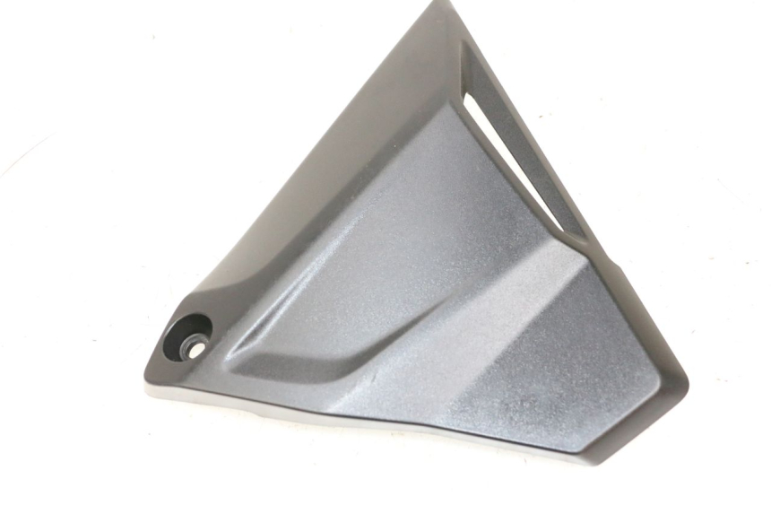 photo de CACHE CHASSIS LATERAL DROIT BMW R GS 1250 (2021 - 2024) - Gros plan technique