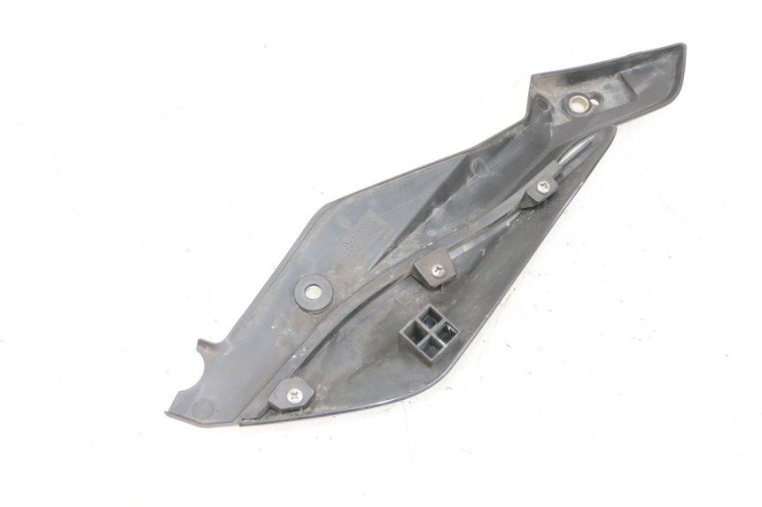 photo de CACHE CHASSIS LATERAL GAUCHE KSR CODE 125 (2018 - 2020) - Détail de la pièce