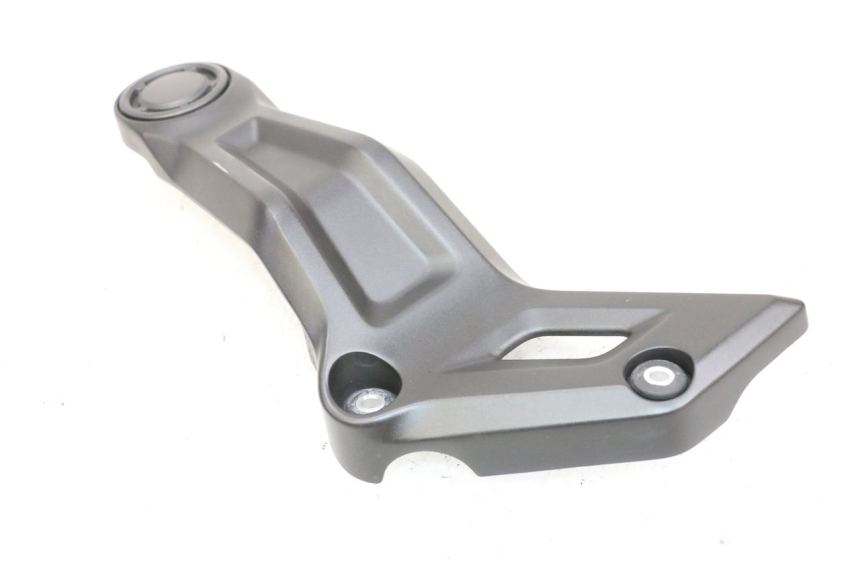 photo de CACHE CHASSIS LATERAL GAUCHE YAMAHA MT-07 MT07 ABS 700 (2018 - 2020) - Gros plan technique